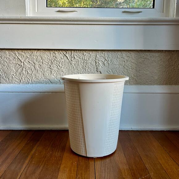 Vintage Woven Texture Beige Plastic Wastebasket, Retro 1970s/80s Style - Picture 9 of 11